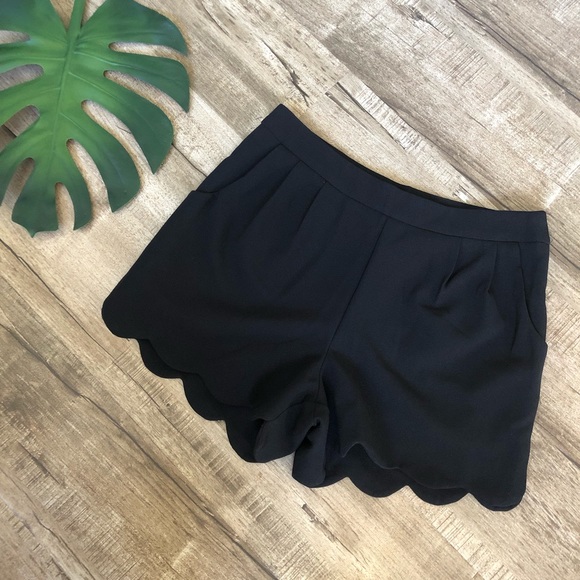 Tobi Pants - Tobi Black Scalloped Dress shorts